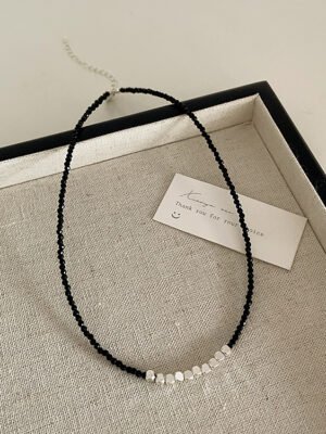 Minimalist Black Crystal Collarbone Necklace – Short Choker Chain with Square Zircon Pendant for Women